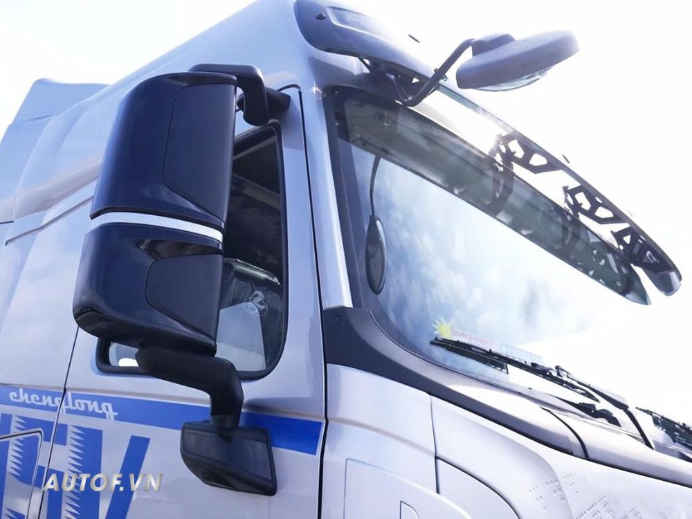 Đầu kéo 1 cầu ChengLong H5V 310Hp Mới